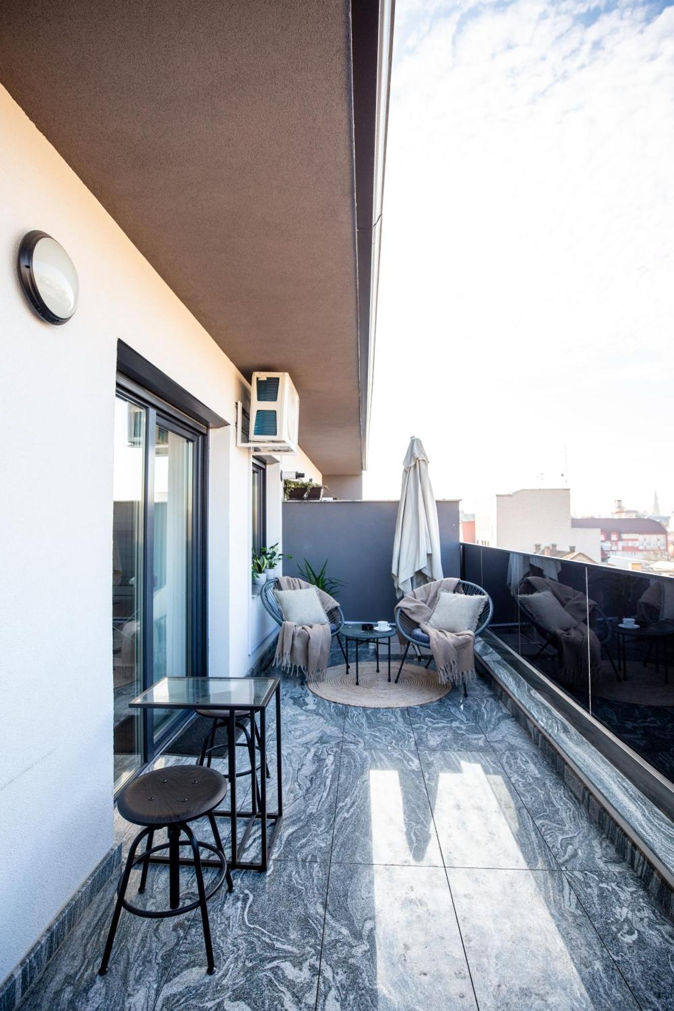 Unique City View Apartment Balcony & Parking Space Cluj-Napoca Buitenkant foto